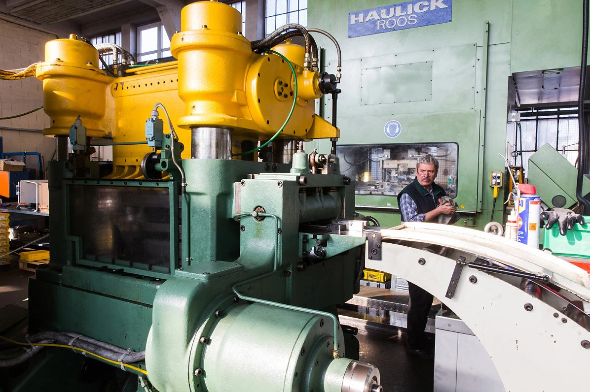 Stanzautomat Haulick Roos mit Bandzuführung